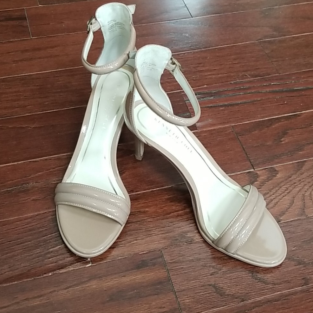 Shoe - Picture 2 of 3